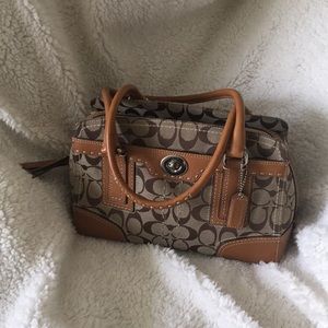 🌹V/DAY SALE🌹Coach Signature Beige Mini Satchel